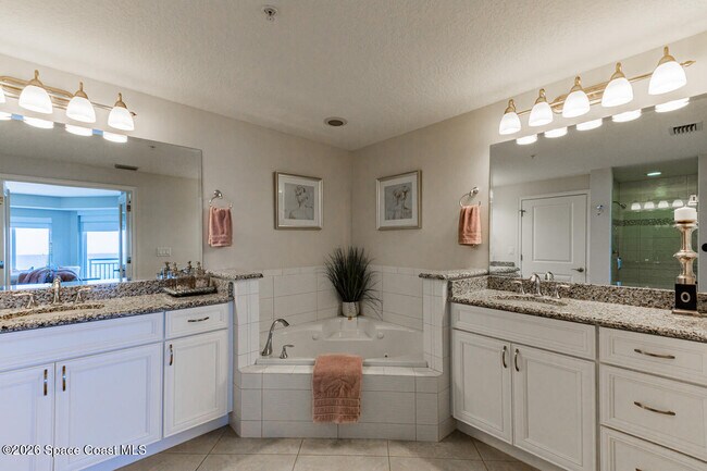 Building Photo - 1025 Jimmy Buffett Mem Hwy