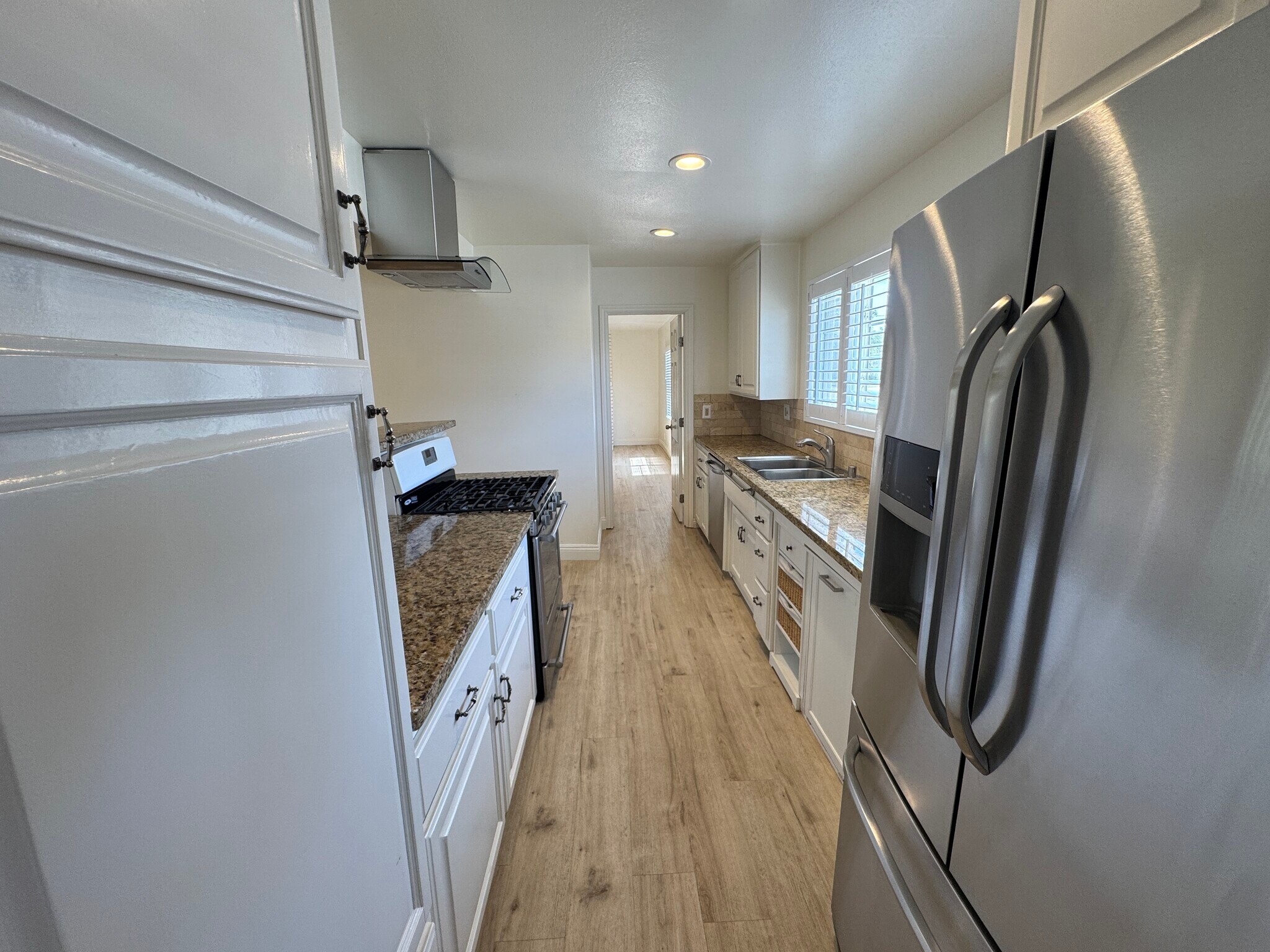 Building Photo - 1121 Calle Tulipan