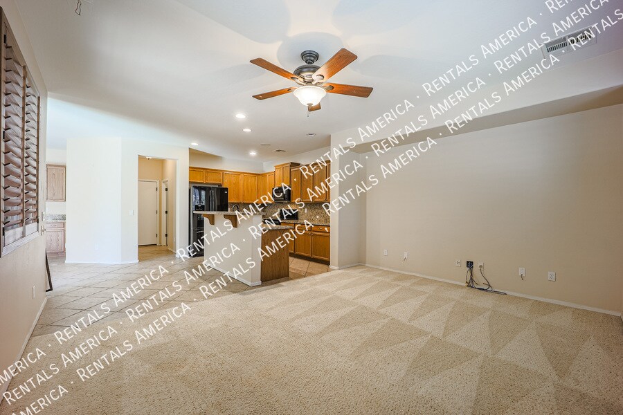 Building Photo - 3854 E Parkview Dr