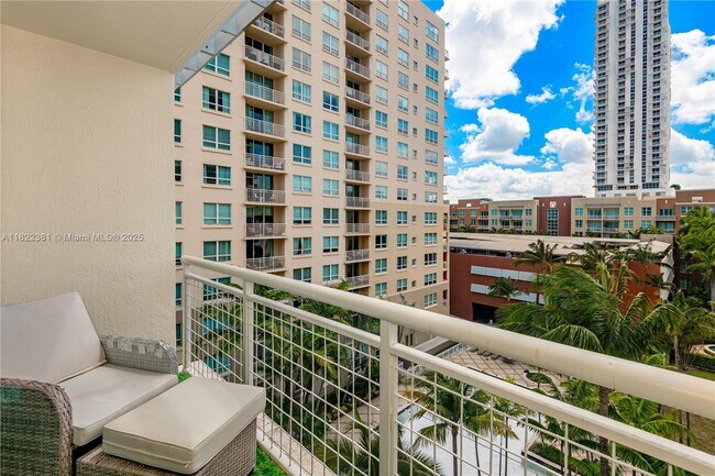 Building Photo - 2000 N Bayshore Dr