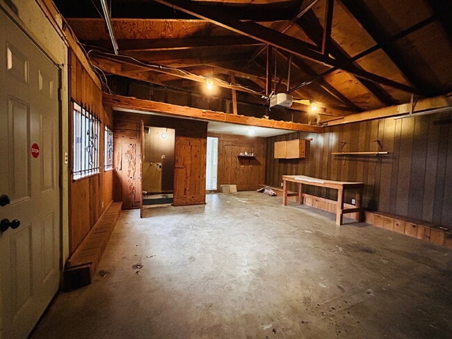 Building Photo - 2170 McGregor Dr