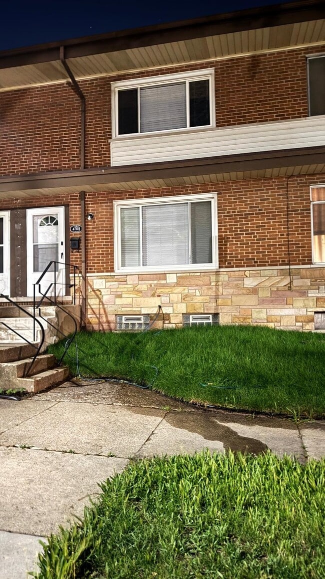 Building Photo - 4703 Davis St