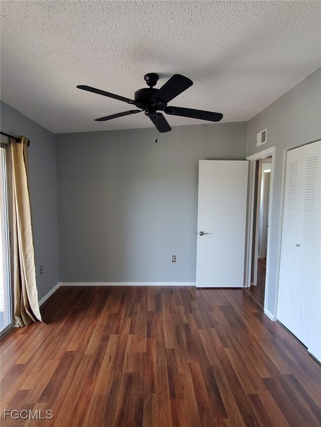 Building Photo - 5713 Foxlake Dr