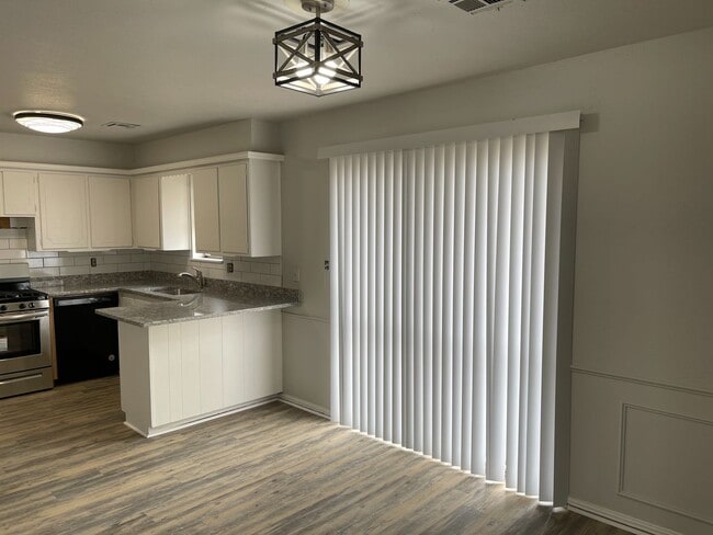 Building Photo - 3 bedroom home for rent in SW OKC,  - granite counter-tops! new stainless gas range and new dishw...