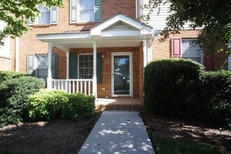 Building Photo - 4 Bed / 3 Bath.  Pet Friendly.  Reserved Parking. Master on Main.