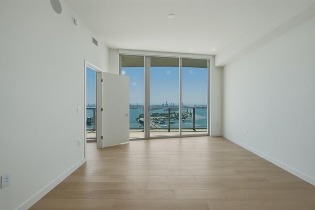 Building Photo - 1400 Biscayne Blvd
