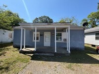 Building Photo - 705 Harvey St
