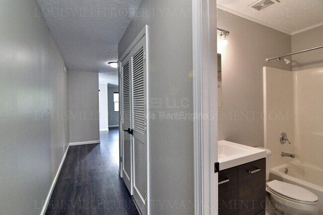 Building Photo - 1423 E Breckinridge St