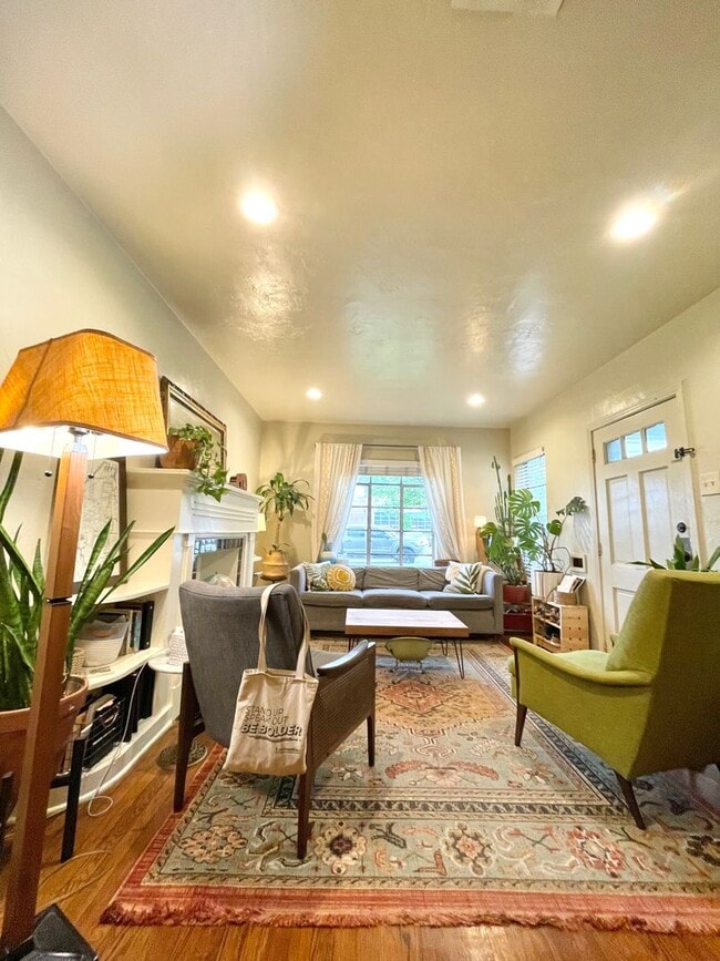 Building Photo - 209-211 Tennant