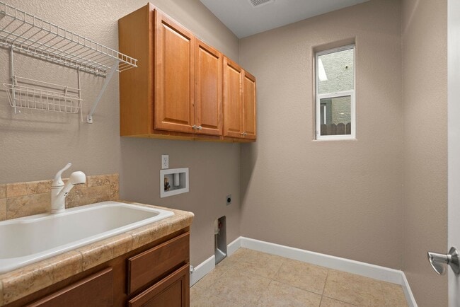 Building Photo - Damont Ranch Townhome Available to Lease Now