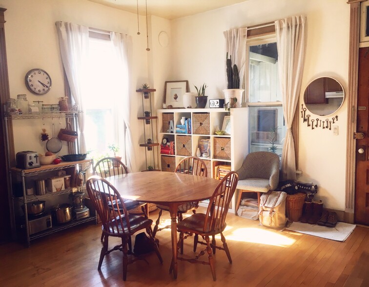 Building Photo - 2558 W Iowa St