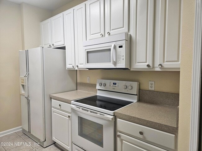 Building Photo - 7801 Point Meadows Dr