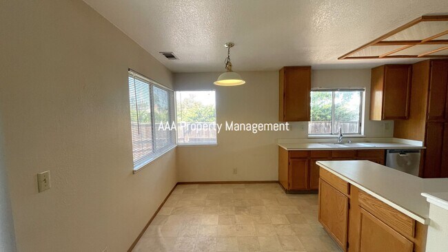 Building Photo - Brentwood Beautiful 3 bedroom 2 bath home!...