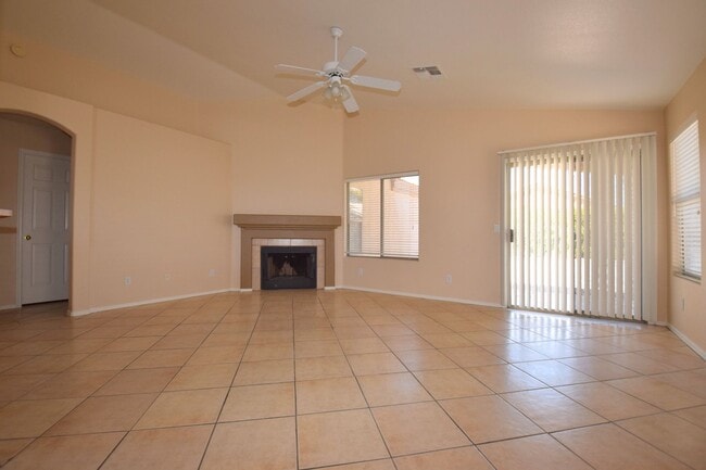 Building Photo - Beautiful Gilbert Home!