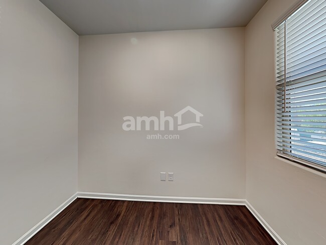 Building Photo - 6872 Corte Casa Elegante
