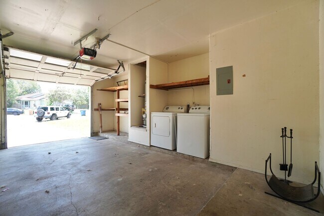 Building Photo - 7602 Woodstone Cove