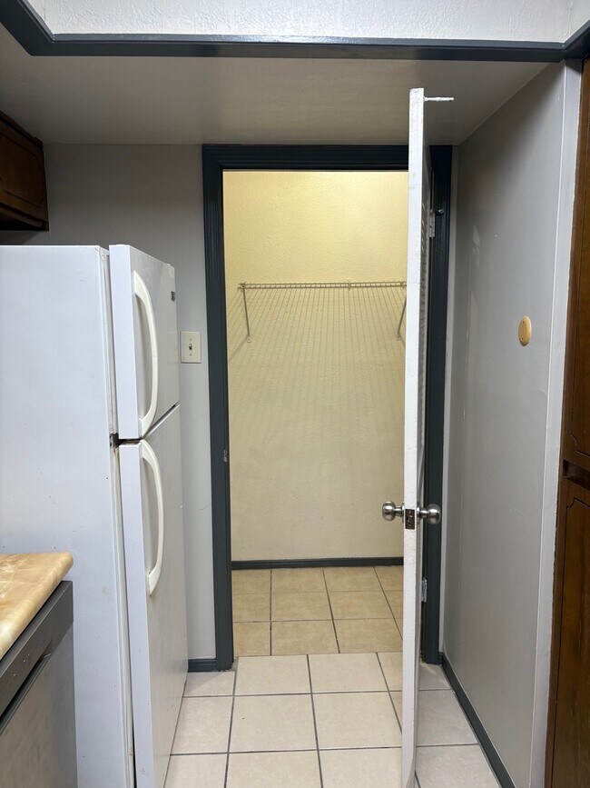 Building Photo - 1901 Amy Sue Dr