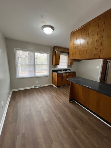 Building Photo - 205 Sherman St