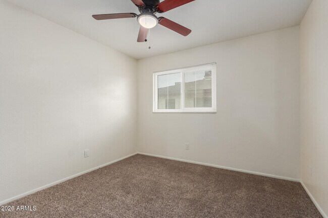 Building Photo - 860 E Brown Rd