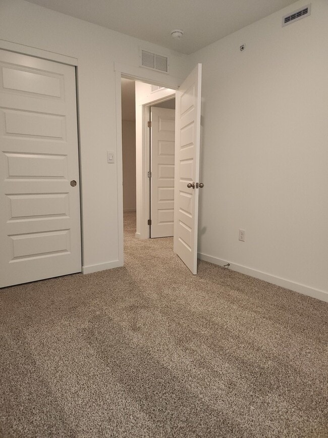 Building Photo - 2334 Noble Ln