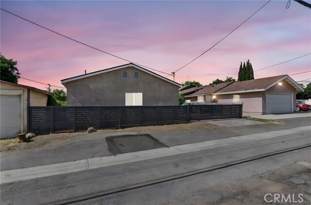 Building Photo - 618 E Erna Ave