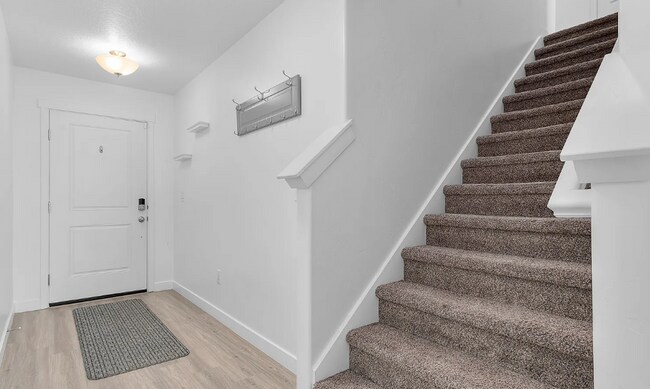 Building Photo - 3581 Grassland Dr