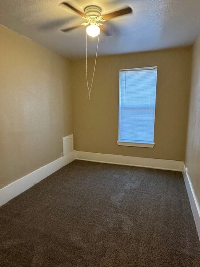 Building Photo - 722-726 S. Kennedy Ave.