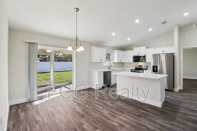 Building Photo - 7299 Hemlock Rd