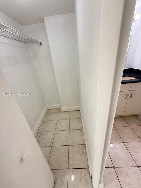 Building Photo - 3301 N Country Club Dr