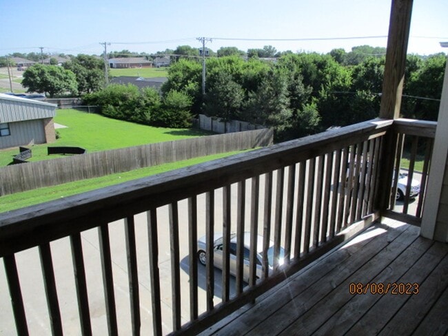 Building Photo - 913 Westridge Dr