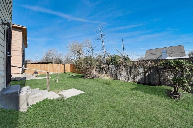 Building Photo - 10217 Teneha Dr