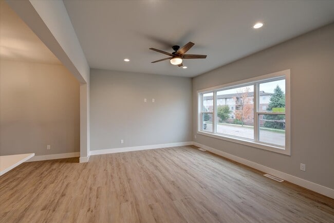 Building Photo - 139 Prairie Heights Dr