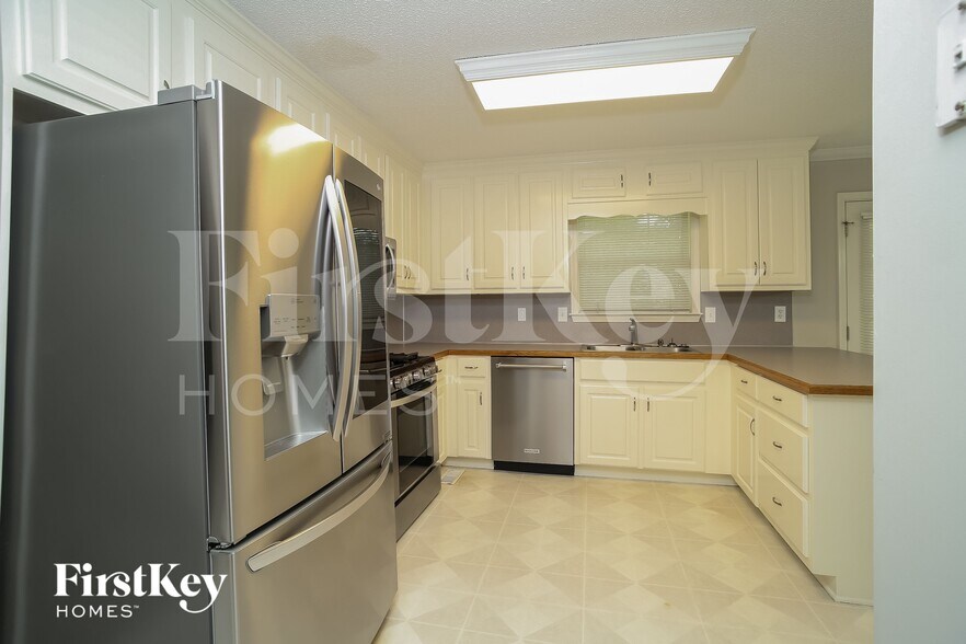 Building Photo - 703 Hearthstone Crossing