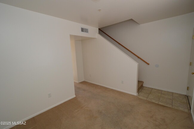 Building Photo - 4327 E Bellevue St