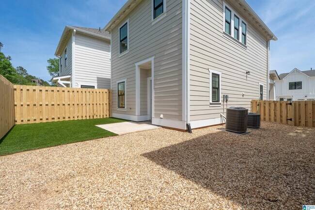 Building Photo - 240 Huntley Pl