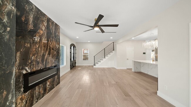 Building Photo - One of a Kind Luxury Home Close to Downtown Houston!