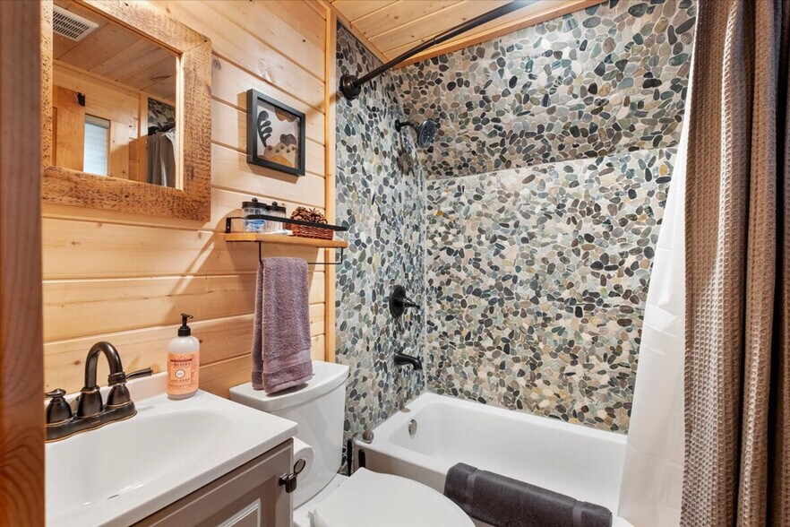 Building Photo - 102 Tahoma Pl