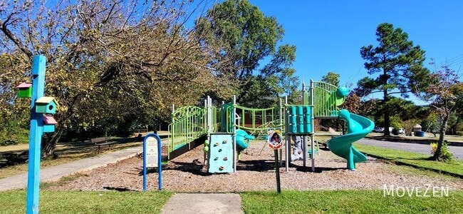 Building Photo - 9 Ratcale Ln