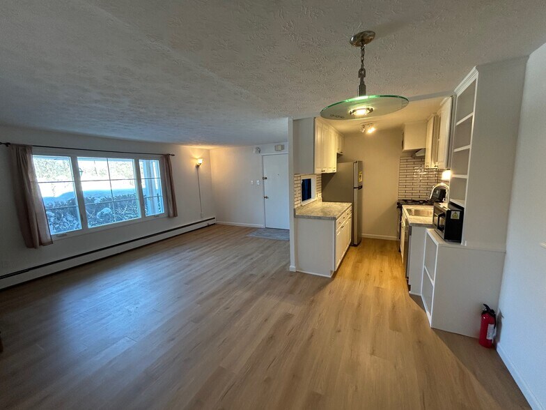 Kitchen from main hallway - 5011 Nob Hill Dr