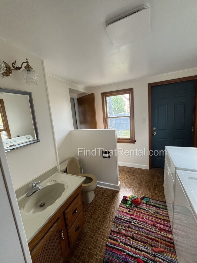 Building Photo - Downtown Carlisle Beautifully Renovated Pe...