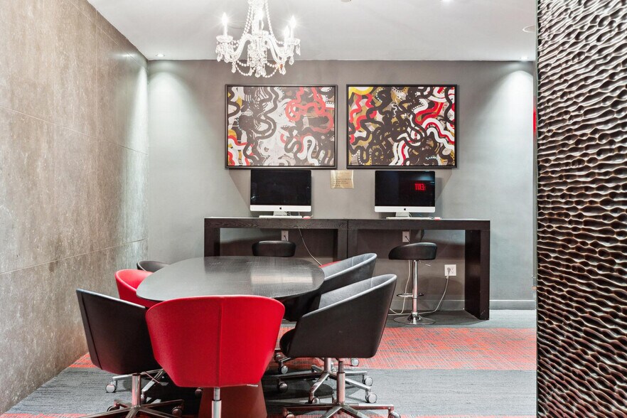 Building Photo - 110 Wall St