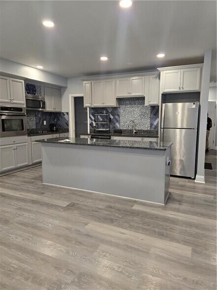Building Photo - 30 Grassy Springs Ct
