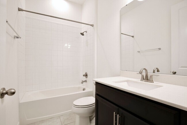 Building Photo - Elegant 5-Bedroom Pool Home for Rent in Sa...