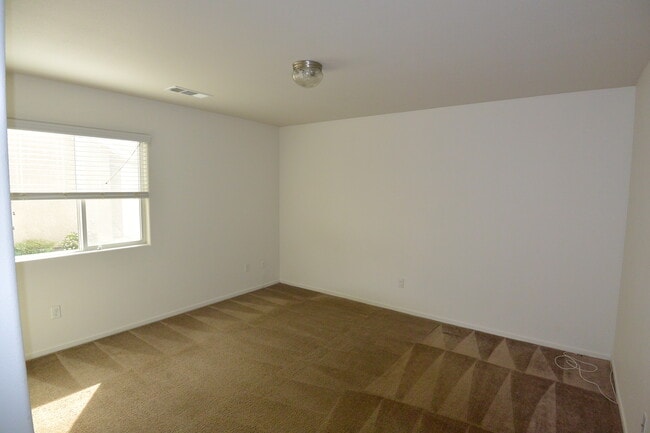 Building Photo - 4005-4013 W Cecil Ave