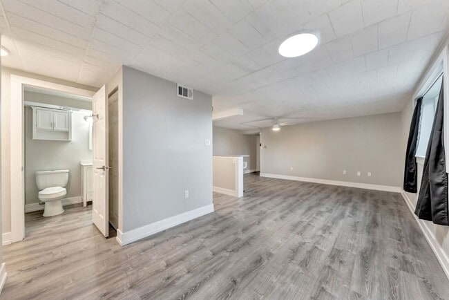 Building Photo - Welcome to your new condo in Walden Woods, located within the sought-after West Allegheny School ...