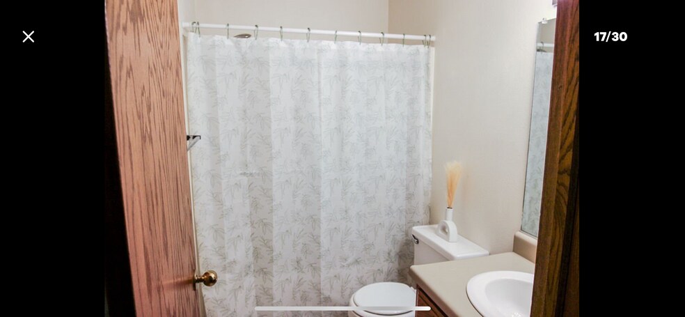 Bath 2 - 3422 West St