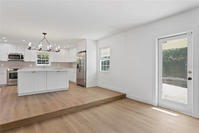 Building Photo - 4704 W Brookwood Dr