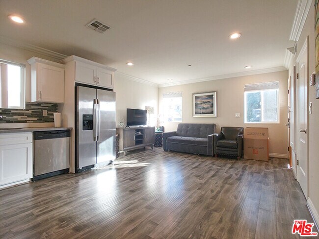 Building Photo - 963 Wilton Pl