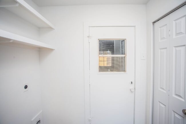 Building Photo - Short-Term Lease!