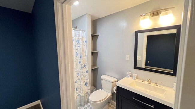 Building Photo - 58 Dartmouth Dr